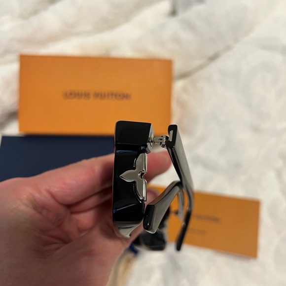brand new Louis Vuitton sunglasses - Picture 7 of 8